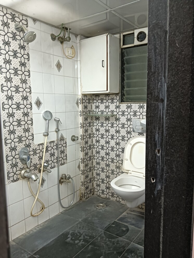 Bathroom, vireshwar-chambers 1 Bedroom 600 Sq.Ft. Apartment In Vile Parle East Mumbai 7353477