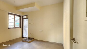 Room in 3.5 BHK Apartment at Bhimjyani Verraton, Manpada – for Sale