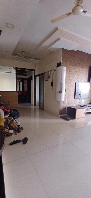 Living Room in 3 BHK Apartment at Sumeet Enclave, Panch Pakhadi – for Sale
