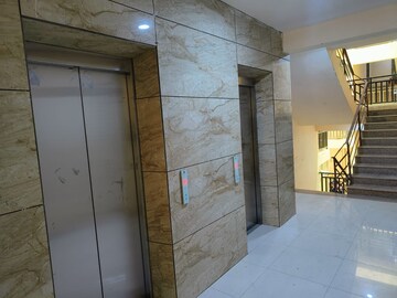Lift in 2.5 BHK Apartment at The Golden Gate, Mahurali – for Rent