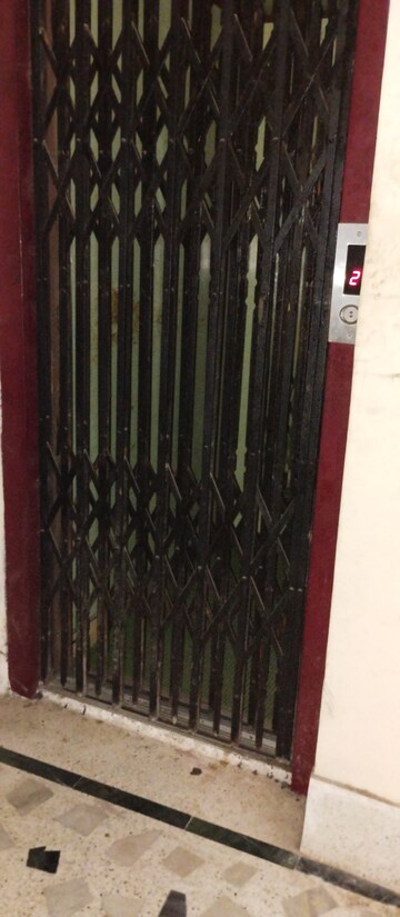 Lift in 2 BHK Apartment at Mukundapur – for Sale