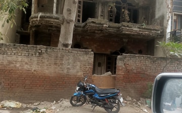 Plot For Sale in Janakpuri