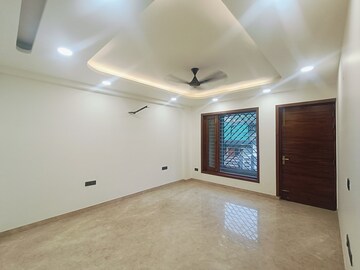 Room in 4 BHK Builder Floor at Sector 21c – for Sale