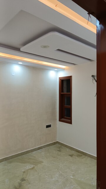 Room in 4 BHK Builder Floor at Uttam Nagar – for Sale