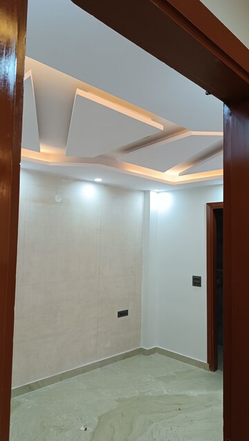 Room in 4 BHK Builder Floor at Uttam Nagar – for Sale