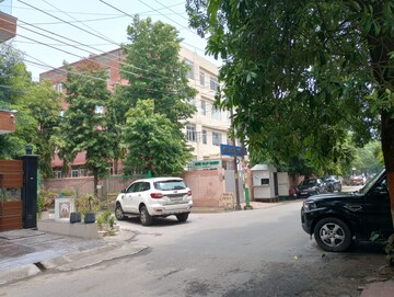 Parking in 6+ BHK Independent House at Sector 47 – for Sale