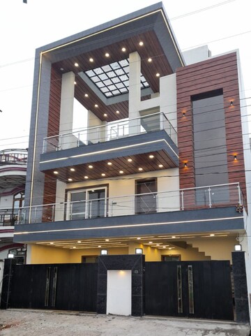 5 BHK Villa – Exterior View View at Gomti Nagar - for Sale