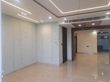 Room in 5 BHK Villa at Gomti Nagar – for Sale