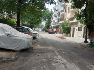 Parking in 5 BHK Independent House at Sector 41 – for Sale