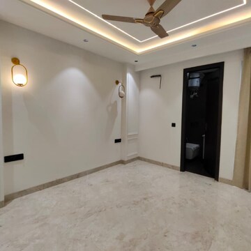 Room in 3 BHK Builder Floor at Adani Samsara Vilasa, Sector 63 – for Sale