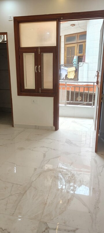 Room in 3 BHK Builder Floor at Mahavir Enclave – for Sale