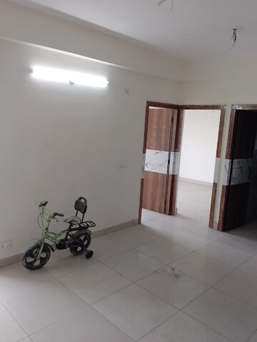 Room in 2 BHK Apartment at Gaur City 4th Avenue, Sector 4 Greater Noida – for Sale