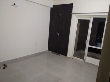 Room in 2 BHK Apartment at Nirala Estate, Tech Zone 4 Greater Noida – for Sale