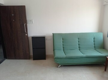 Room in 2.5 BHK Apartment at Evershine Crown, Kandivali East – for Sale