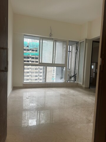 Room in 2.5 BHK Apartment at Evershine Crown, Kandivali East – for Sale