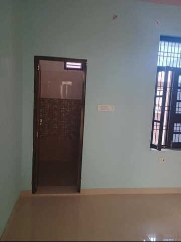 Room in 2 BHK Independent House at Kisan Path – for Sale