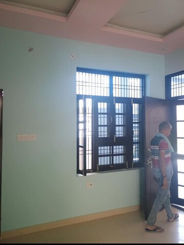 Room in 2 BHK Independent House at Kisan Path – for Sale