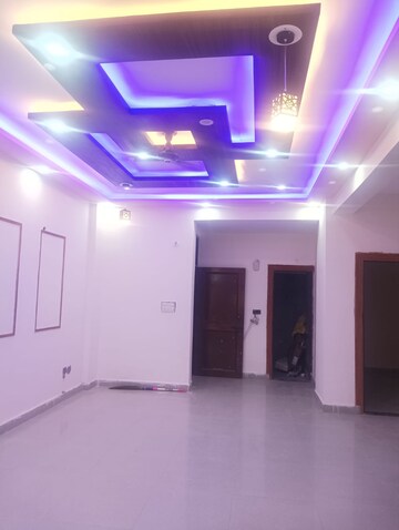 Room in 2 BHK Apartment at Modipuram – for Sale