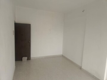 Room in 3 BHK Apartment at Sun Soman Square, Kalyan West – for Sale