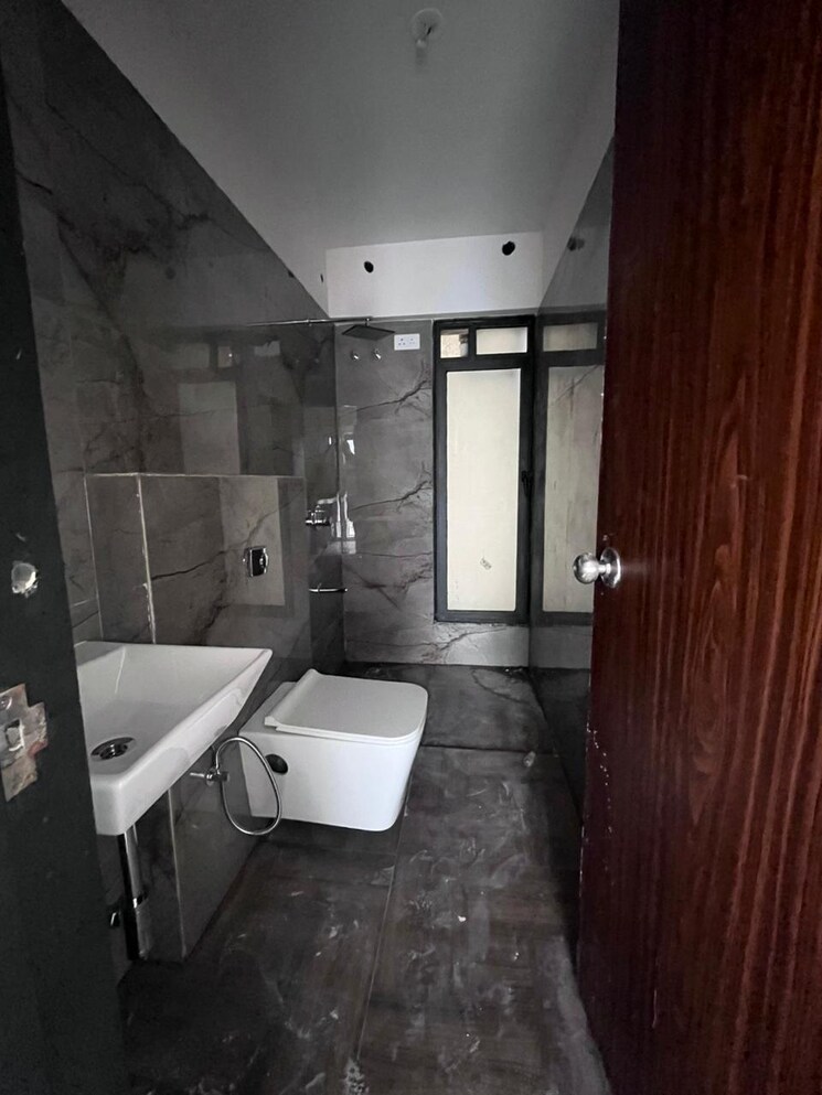 Bathroom, level-the-residences 1 Bedroom 800 Sq.Ft. Apartment In Andheri West Mumbai 7357401
