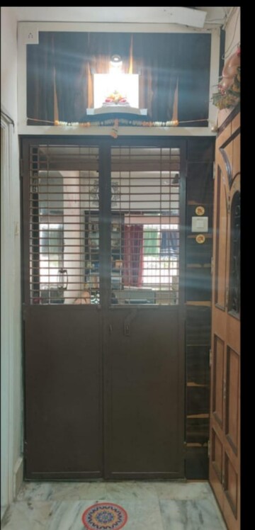 Room in 1 RK Apartment at Vile Parle East – for Sale