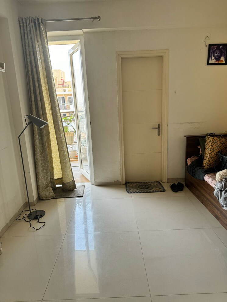 Living Room, tulip-violet 3 Bedroom 1578 Sq.Ft. Apartment In Sector 69 Gurgaon 7357683