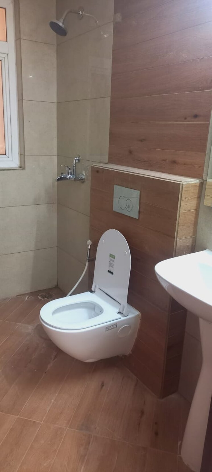 Bathroom, dhakoli 3 Bedroom 1650 Sq.Ft. Apartment In Dhakoli Zirakpur 7358537