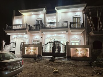 Parking in 3 BHK Villa at Doon Trafalgar, Kishanpur – for Sale