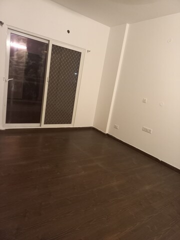 Furnished Amenities in 4 BHK Apartment at Elite Golf Green, Sector 79 – for Sale