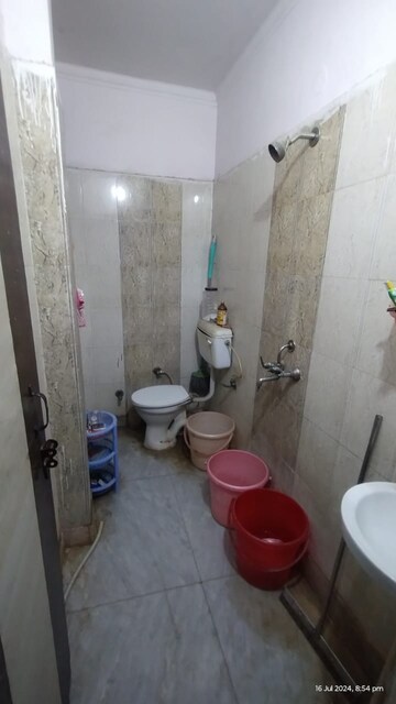 Bathroom in 1.5 BHK Apartment at Puran Enclave, Old Faridabad – for Sale