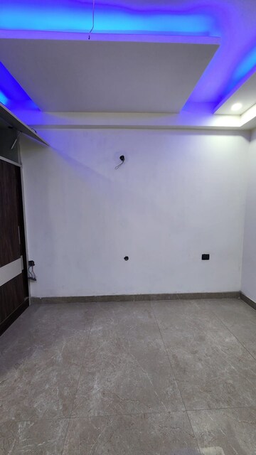Room in 2 BHK Apartment at Sector 73 – for Sale