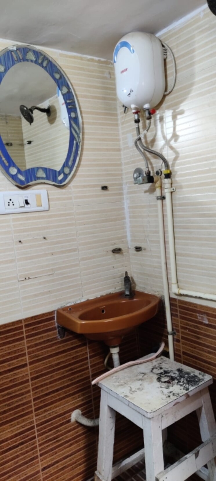 Bathroom, radhe-niwas-chs 2 Bedroom 720 Sq.Ft. Apartment In Khar West Mumbai 7358946