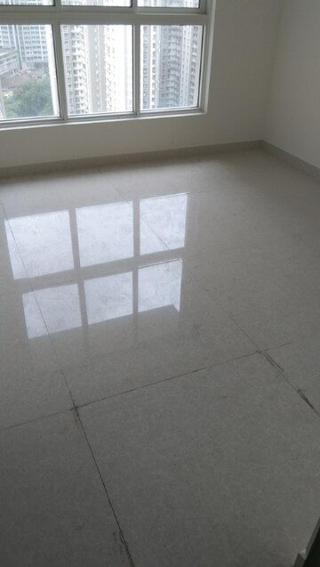 Room in 2 BHK Apartment at Lodha Amara, Kolshet Road – for Sale