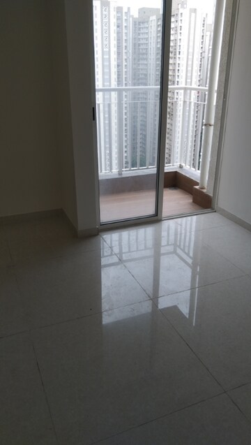 Room in 2 BHK Apartment at Lodha Amara, Kolshet Road – for Sale