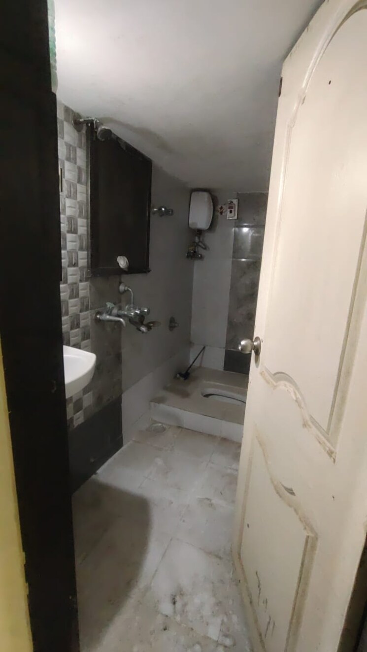 Bathroom, mehta-amrut-siddhi-kalyan 2 Bedroom 568 Sq.Ft. Apartment In Titwala Thane 7359451