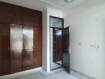 Room in 3 BHK Builder Floor at Palam Vyapar Kendra, Sector 2 – for Sale