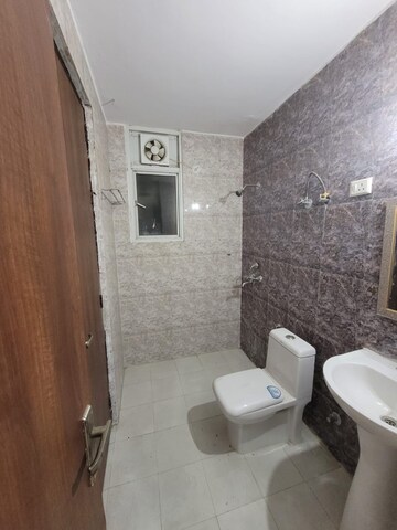 Bathroom in 4 BHK Villa at Panchsheel Villas, Sector 16 Greater Noida – for Sale