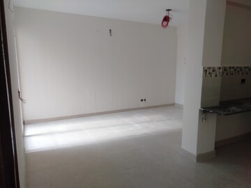 Room in 2 BHK Apartment at Signature Orchard Avenue 2, Sector 93 – for Rent