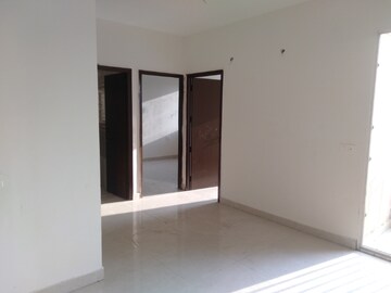 Room in 2 BHK Apartment at Signature Orchard Avenue 2, Sector 93 – for Rent
