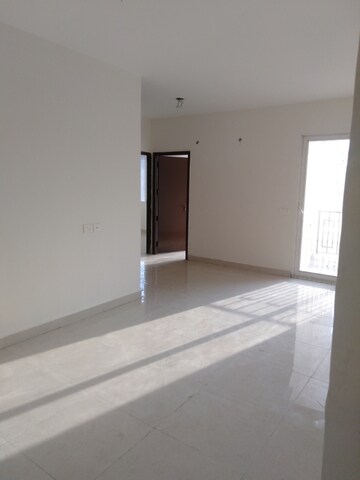 Room in 2 BHK Apartment at Signature Orchard Avenue 2, Sector 93 – for Rent