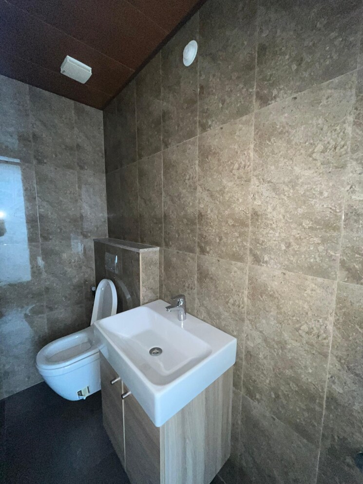 Bathroom, sd-astron-tower 4 Bedroom 1400 Sq.Ft. Apartment In Kandivali East Mumbai 7360847