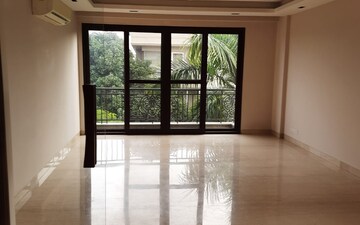 Showroom For Sale in Lajpat Nagar