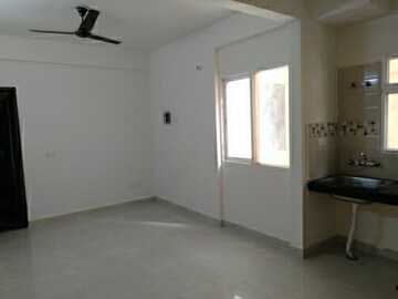 Room in 2.5 BHK Apartment at Signature Global Orchard Avenue, Sector 93 – for Sale