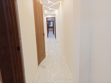 Building Lobby in 3 BHK Builder Floor at Mahavir Enclave 1 – for Sale