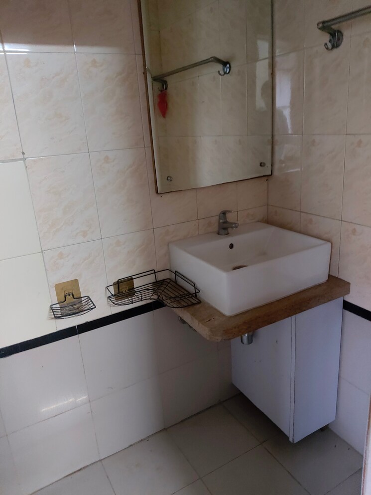 Bathroom, vasant-valley-complex 3 Bedroom 1700 Sq.Ft. Apartment In Malad East Mumbai 7361880