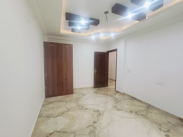 Room in 4 BHK Builder Floor at Green Fields Colony – for Sale