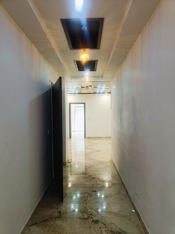 Building Lobby in 4 BHK Builder Floor at Green Fields Colony – for Sale