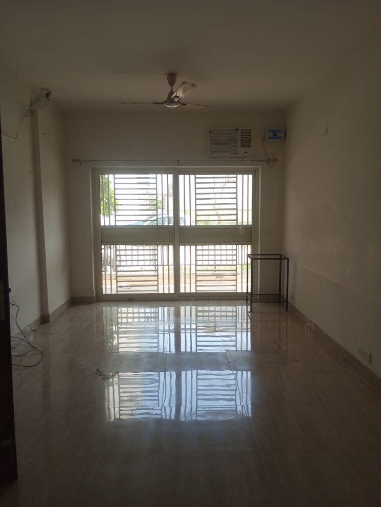 Room, puri-vip-floors 3 Bedroom 2700 Sq.Ft. Apartment In Sector 81 Faridabad 7362385