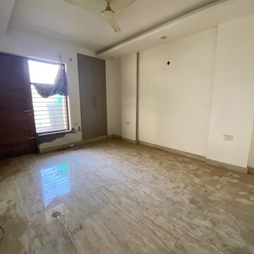 Room in 3 BHK Builder Floor at Sector 85 – for Sale