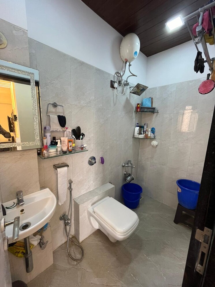 Bathroom, puranik-city 2 Bedroom 850 Sq.Ft. Apartment In Kasarvadavali Thane 7363337
